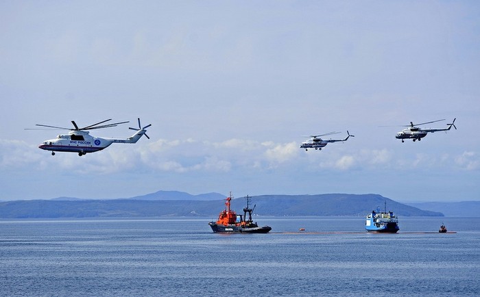 Bay cùng đội hình trực thăng Mi-8